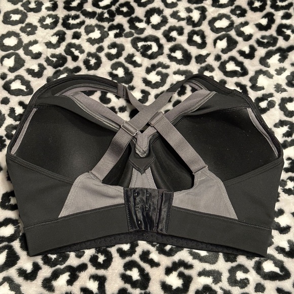 Adidas 34D Black & Gray Cross-back Adjustable Straps Sports Bra - Picture 3 of 11